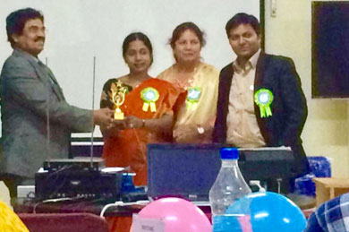 <b>Dr.Jyothi laxmi (Prof. Microbiology, Osmania Medical College) being felicitated for giving a talk by Dr.Uday Kiran (Dean), Dr.Gulam Saidunnisa begum & Dr.Mahesh Kumar U on the occasion of CME on Faculty Development Programme, on Oct 2017</b>